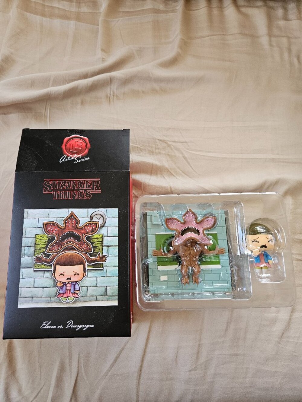 Loot Crate And Funko POP! Stranger Things Eleven vs Demogorgon - New in Box